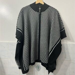 ANNE KLEIN Zip Front Cape/Poncho Black/Grey with Zipper and Emblem Size Small
